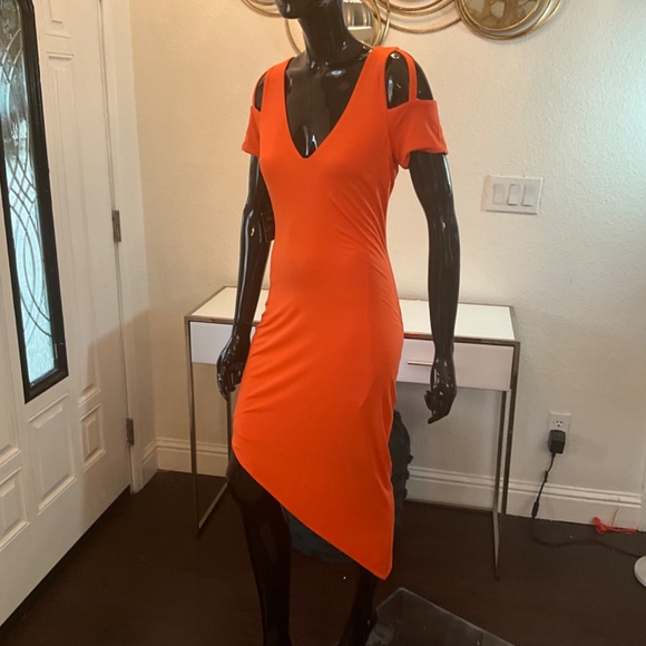 NWT BEBE KNIT SHOULDER ASYMMETRICAL FITTED MIDI DRESS M - Picture 8 of 10